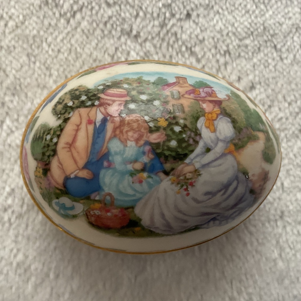 Vintage LENOX Limited Edition Porcelain Egg Trinket Box 1990